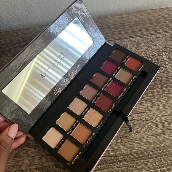 Anastasia Beverly Hills eyeshadow - Picture 2 of 8